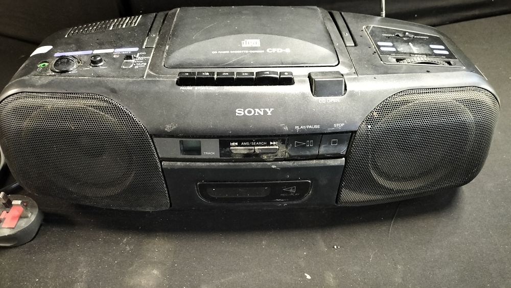 Lot 243: Sony CFD-8 CD Radio Cassette-Corder, Late 20th Century