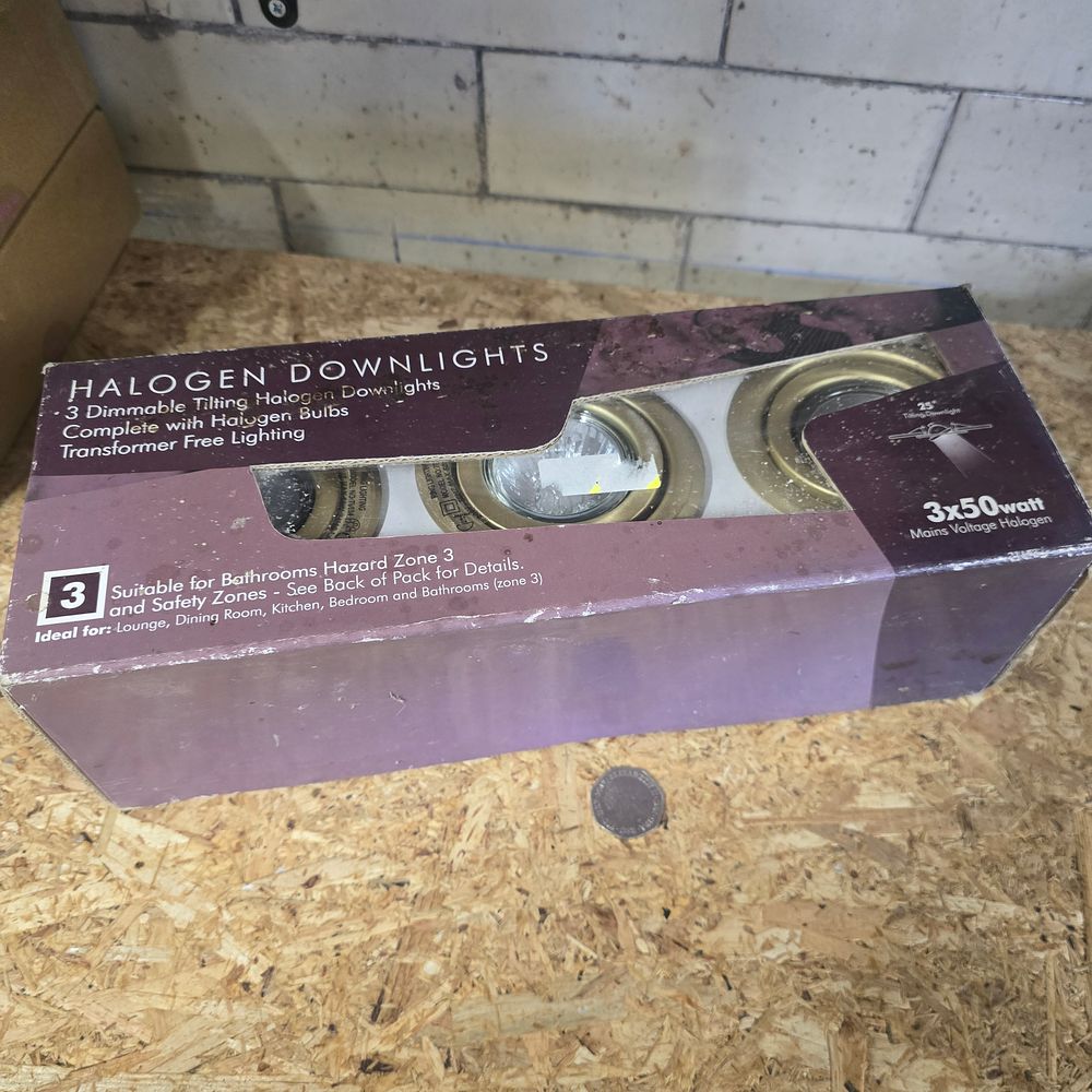 Lot 161: Halogen down lights