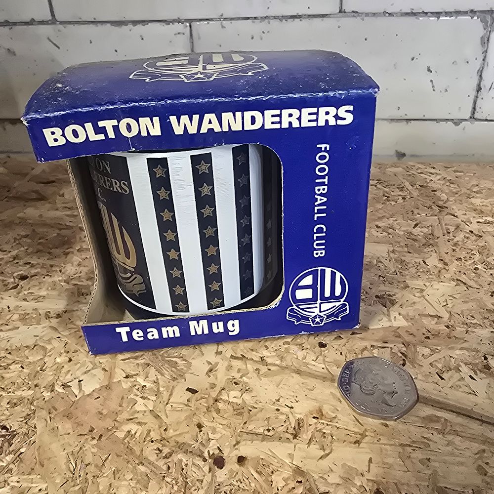 Lot 182: 1995 vintage bolton wonders mug