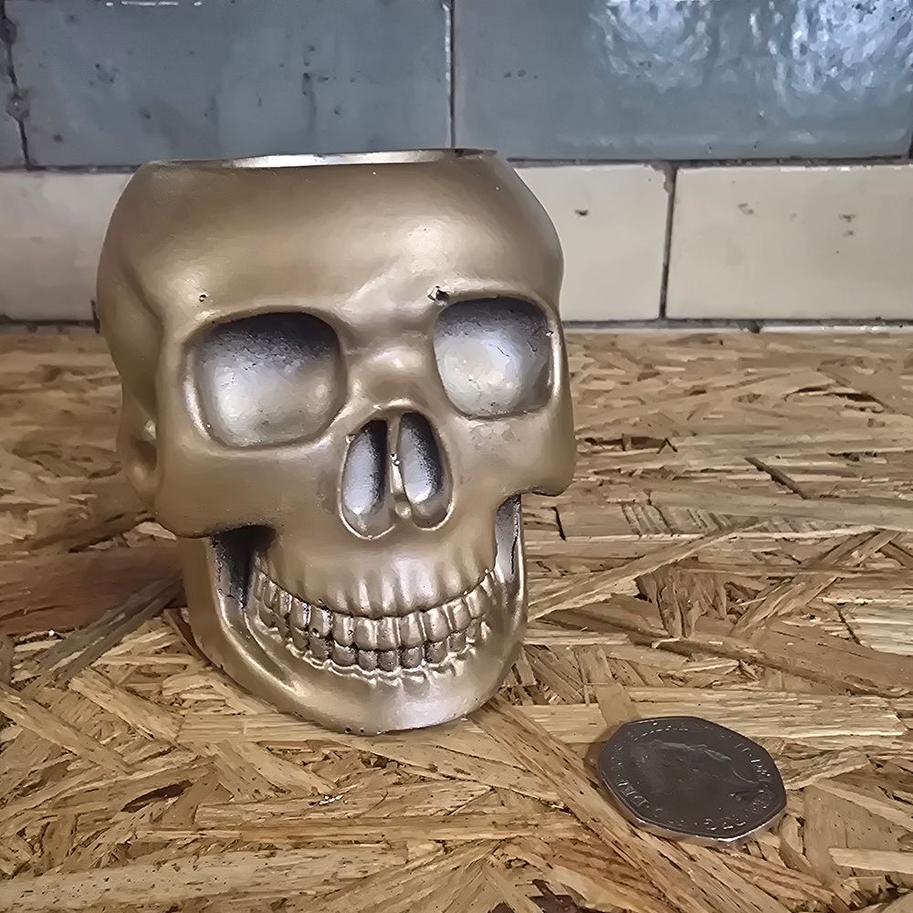 Lot 217: Skull plant holder