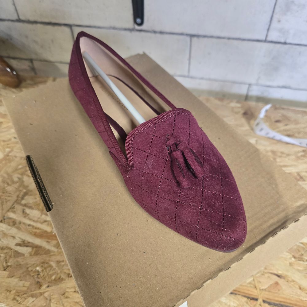 Lot 244: Ladies size 6 brand new flat shoes