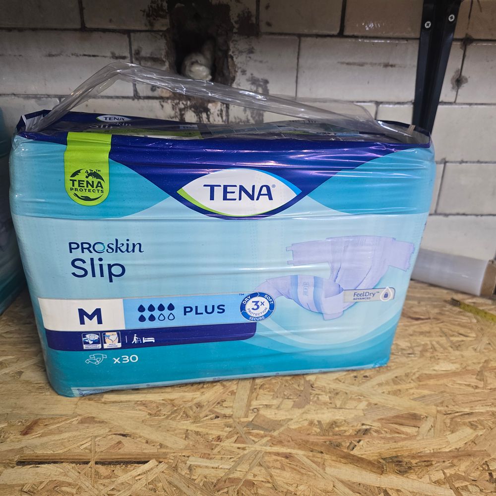 Lot 252: TENA proskin slip m x30