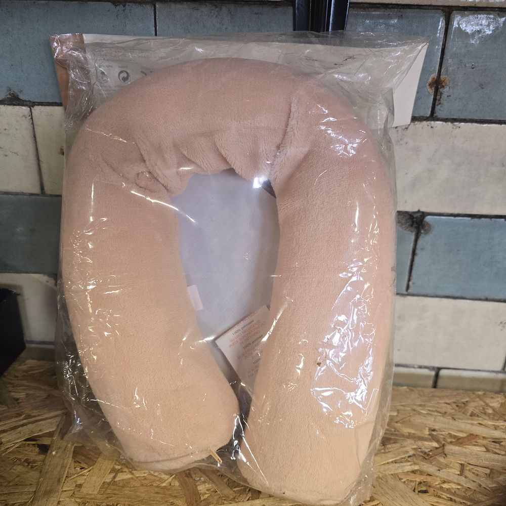 Lot 261: Brand new Liiv Avo ln massage pillow