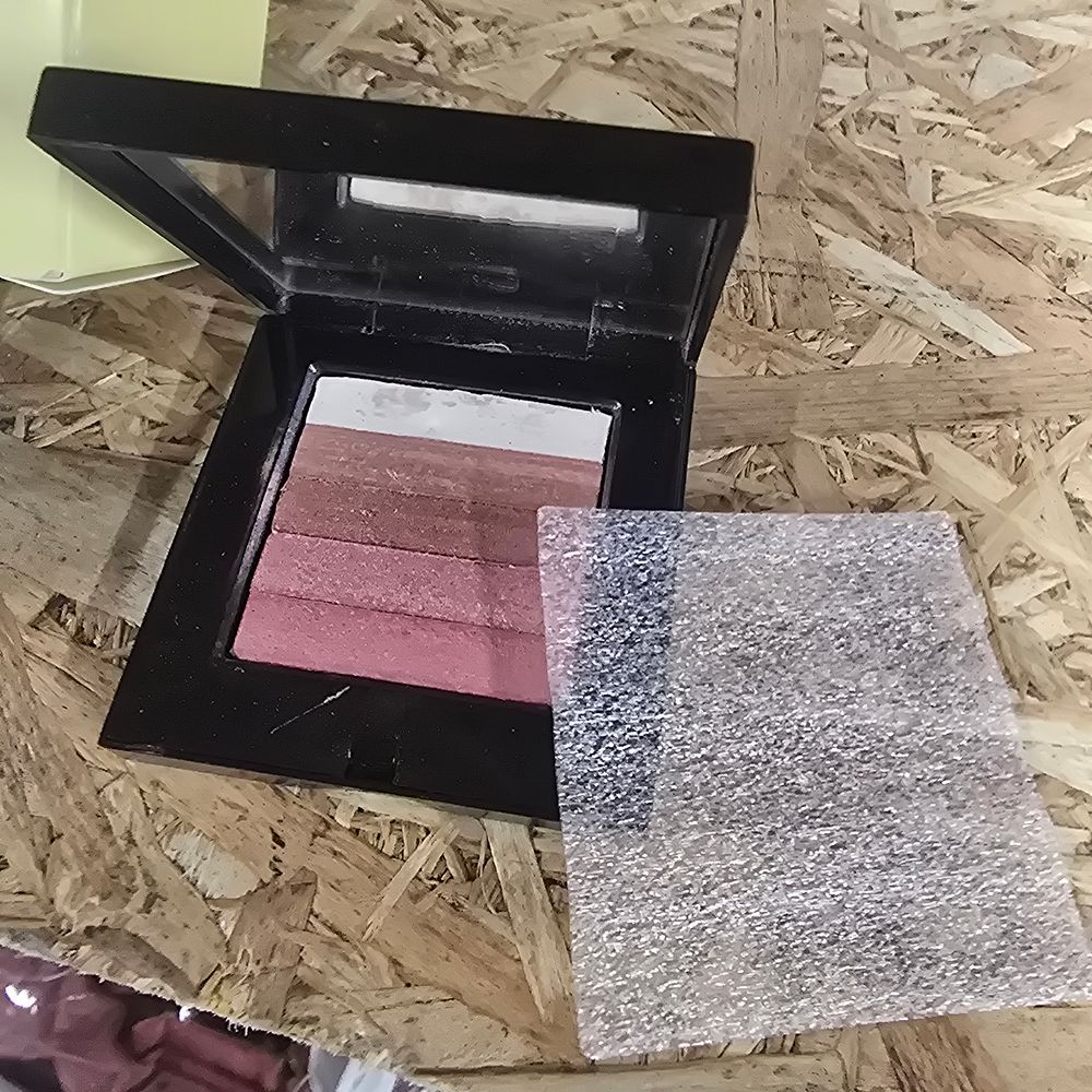 Lot 297: Bobbie Brown Rose shimmer brick compact