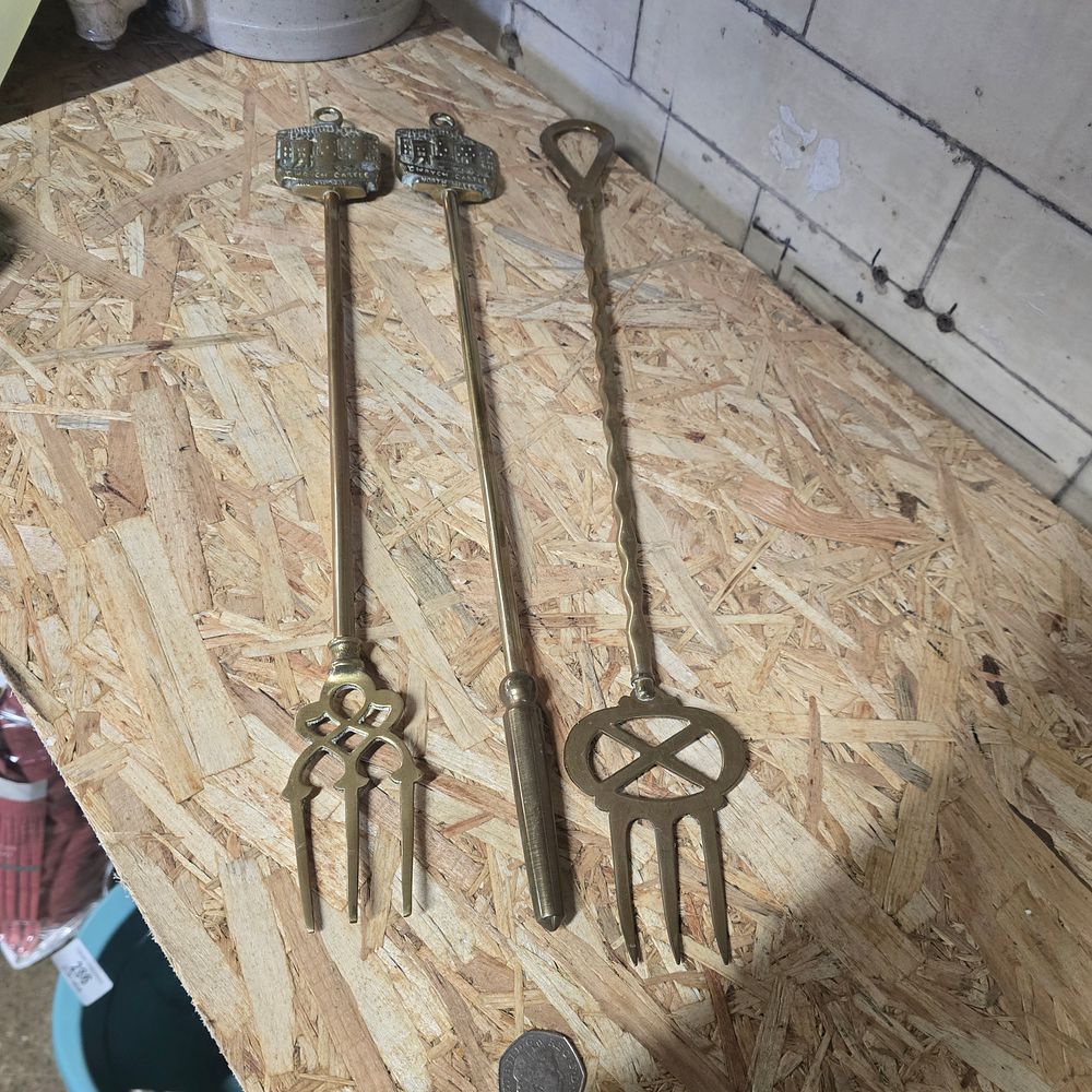 Lot 302: Brass fire set