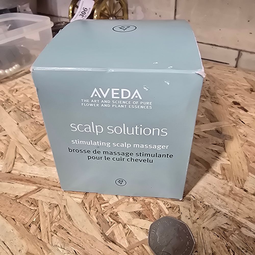 Lot 312: AVEDA scalp solutions stimulating scalp massager