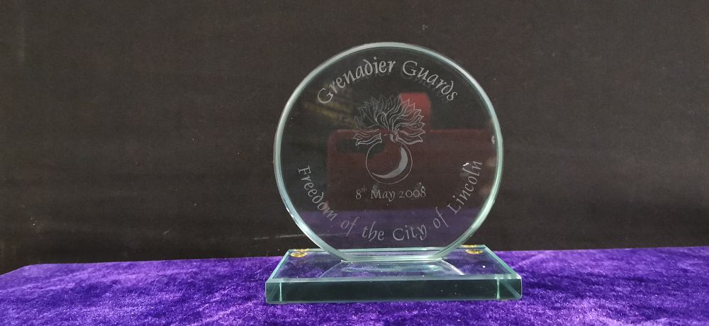 Lot 185: Grenadier Guards Freedom of the City of Lincoln Glass Award