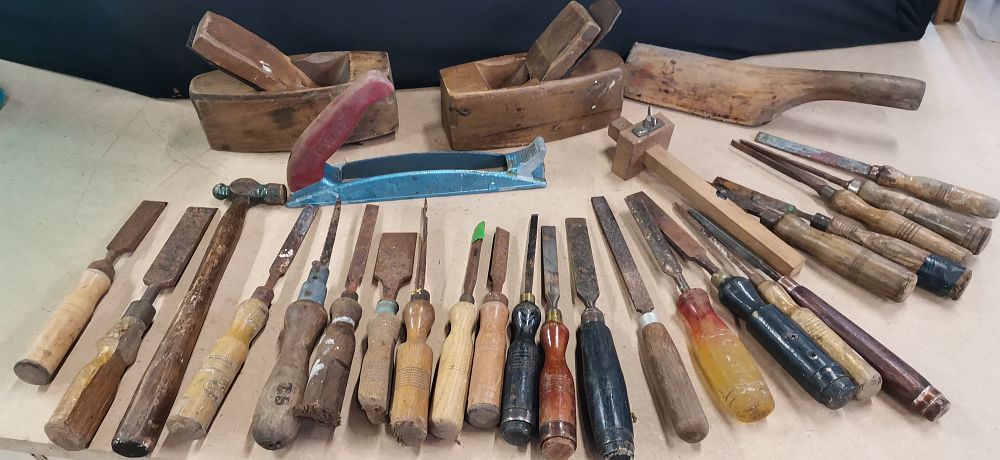 Lot 196: A Collection of Vintage Woodworking Hand Tools
