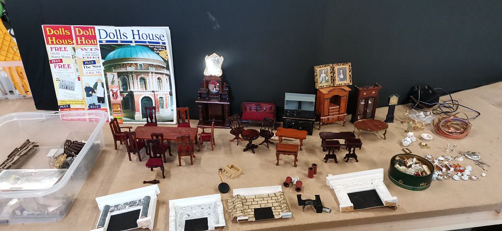 Lot 216: A Large Collection of Quality Dollhouse Furniture and Miniature Accessories