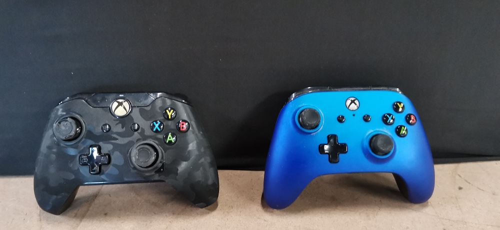 Lot 233: A Pair of Xbox One Game Controllers