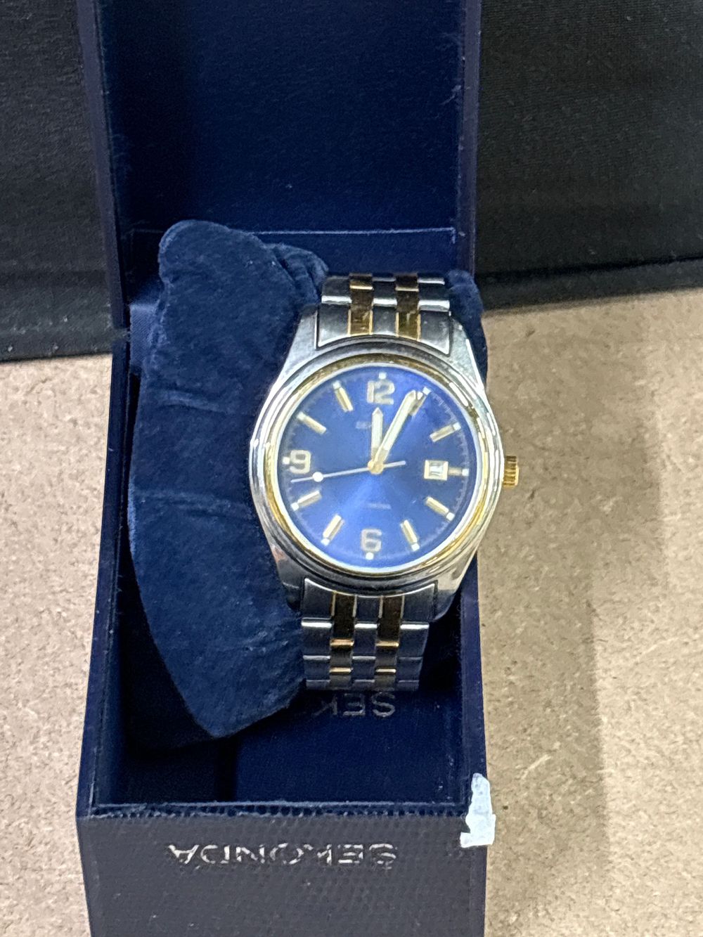 Lot 274: Sekonda Gents Two Tone Stainless Steel Wristwatch