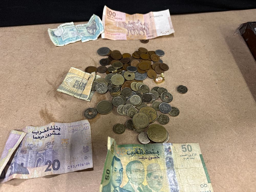 Lot 293: A Collection of Various Vintage International Coins and Banknotes