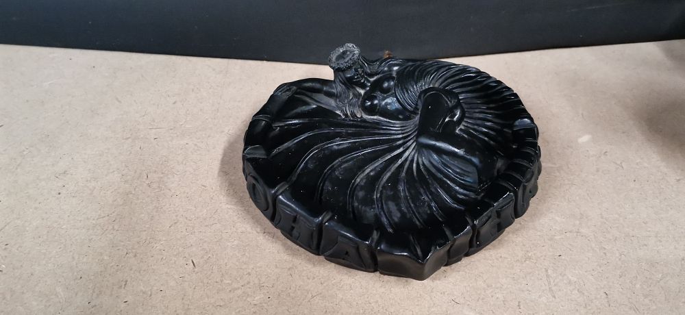 Lot 320: Coco Joe's Hawaii Black Lava Hula Girl Ashtray