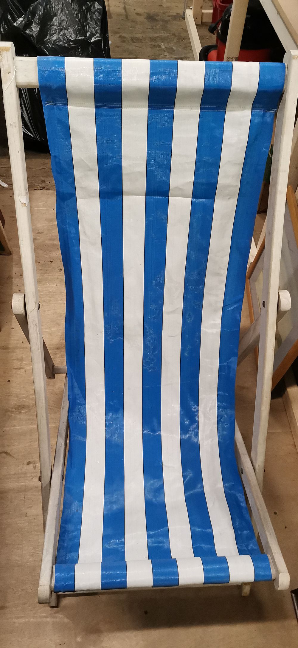 Lot 335: A Folding Blue and White Striped Deck Chair. COLLECTION ONLY