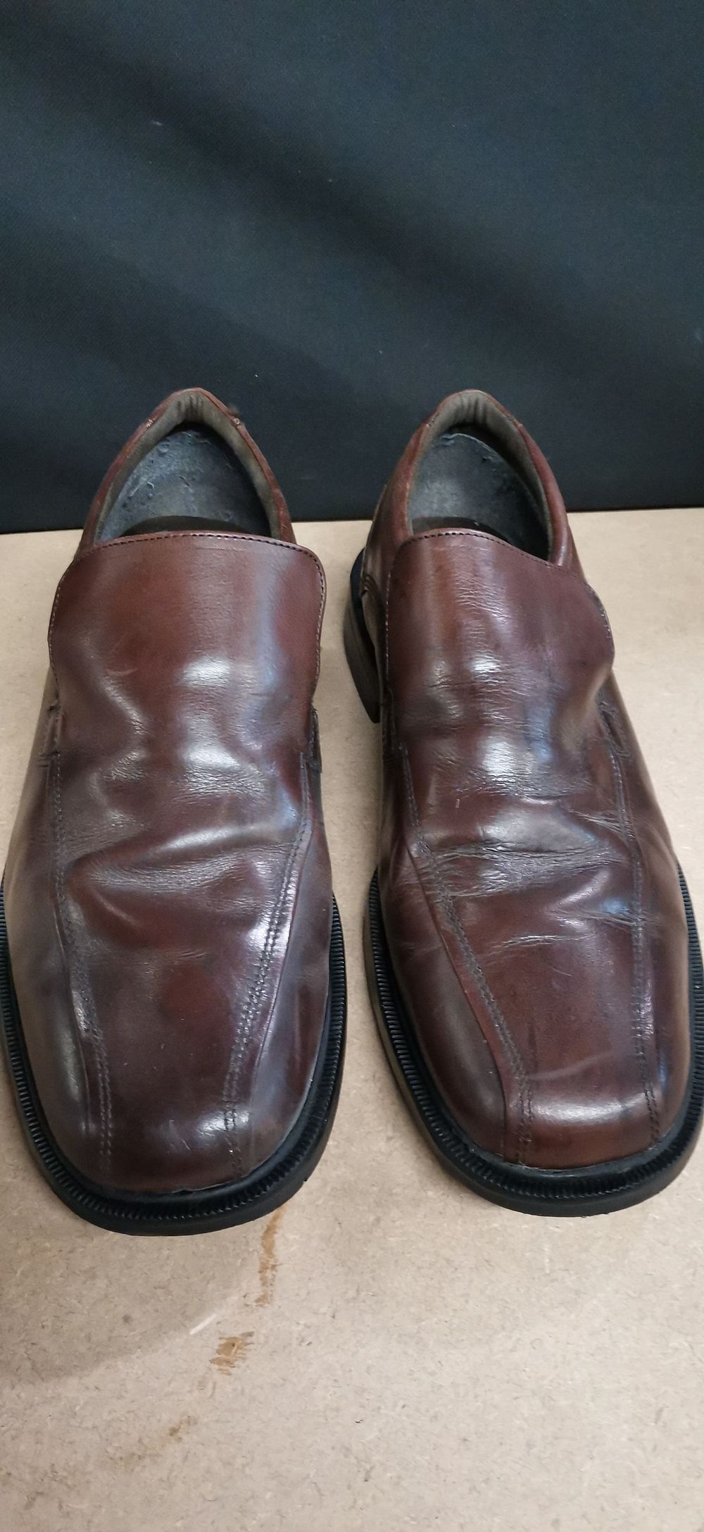 Lot 220: A Pair of Brown Leather Airsoft Comfort Technology Slip-on Shoes