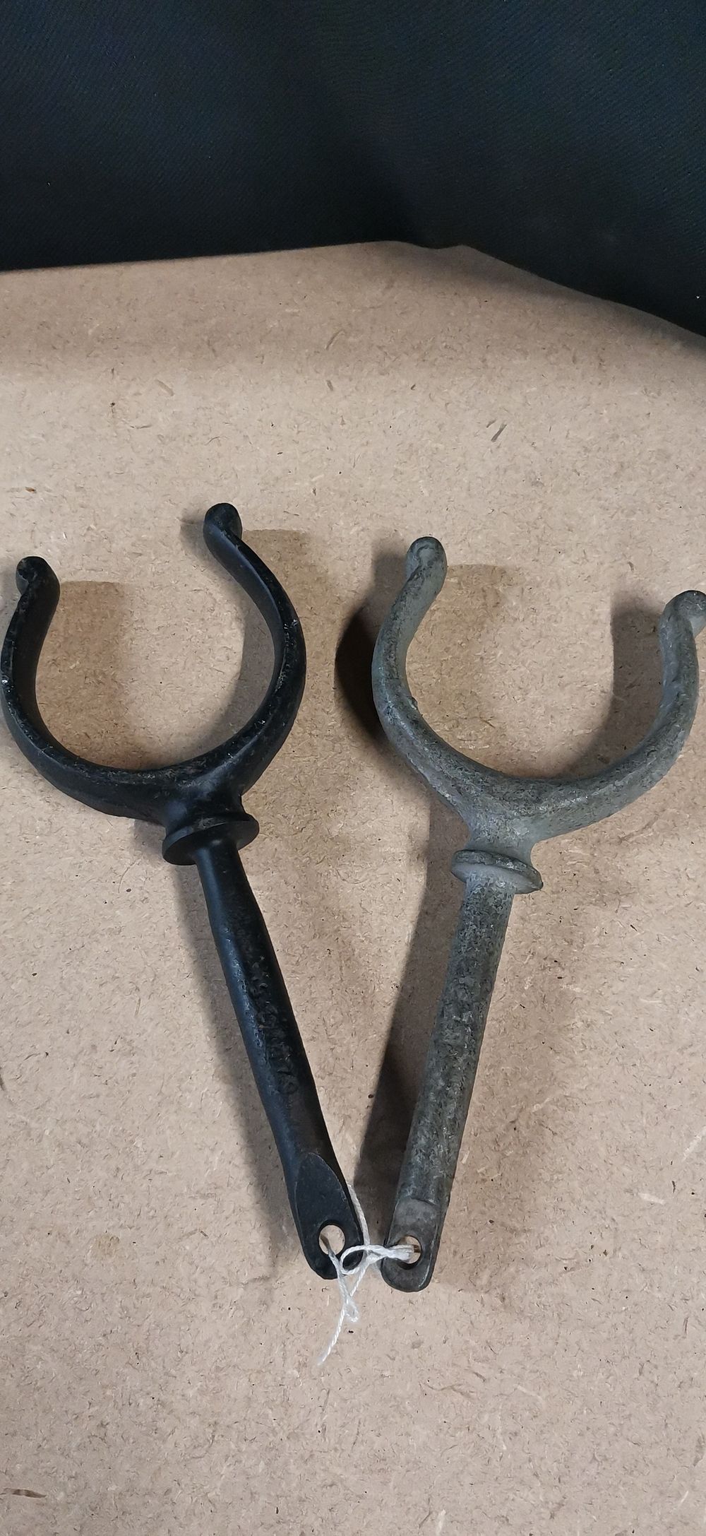 Lot 256: A Pair of Vintage Metal Boat Rowlocks