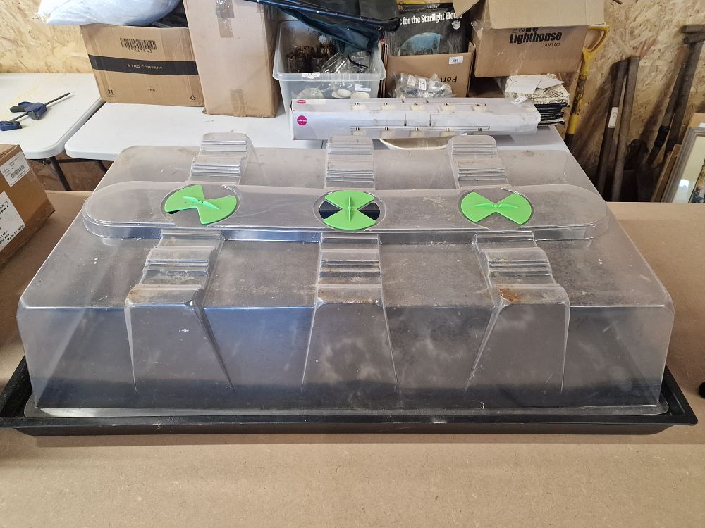 Lot 271: Nutriculture X-Stream Plastic Plant Propagator