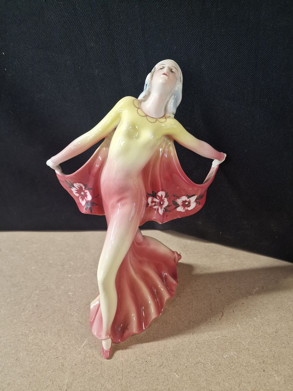 Lot 273: Katzhutte Art Deco Ceramic Dancing Lady Figurine