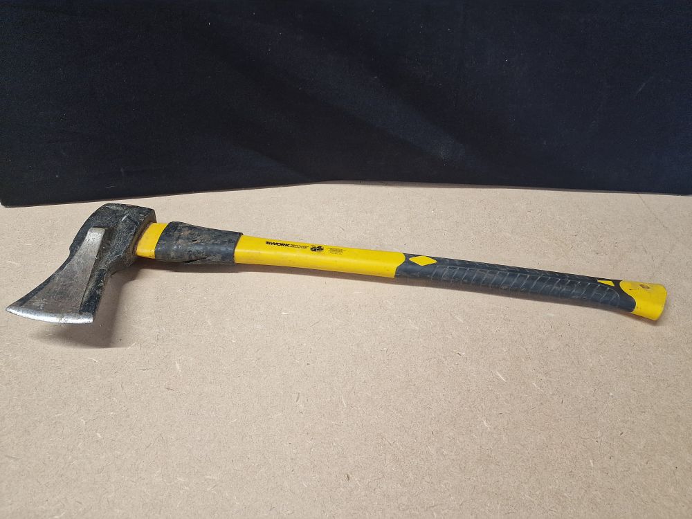 Lot 311: Workzone Splitting Maul with Yellow Composite Handle