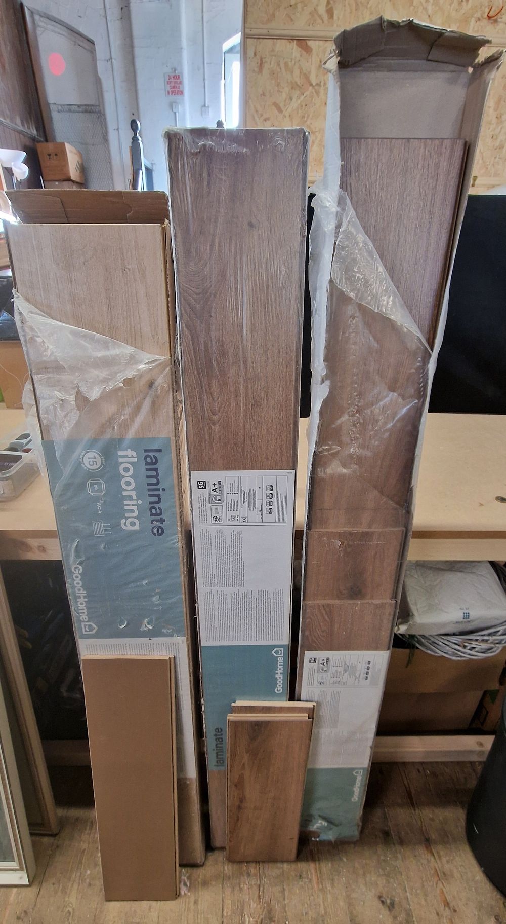 Lot 312: Selection of laminate flooring
