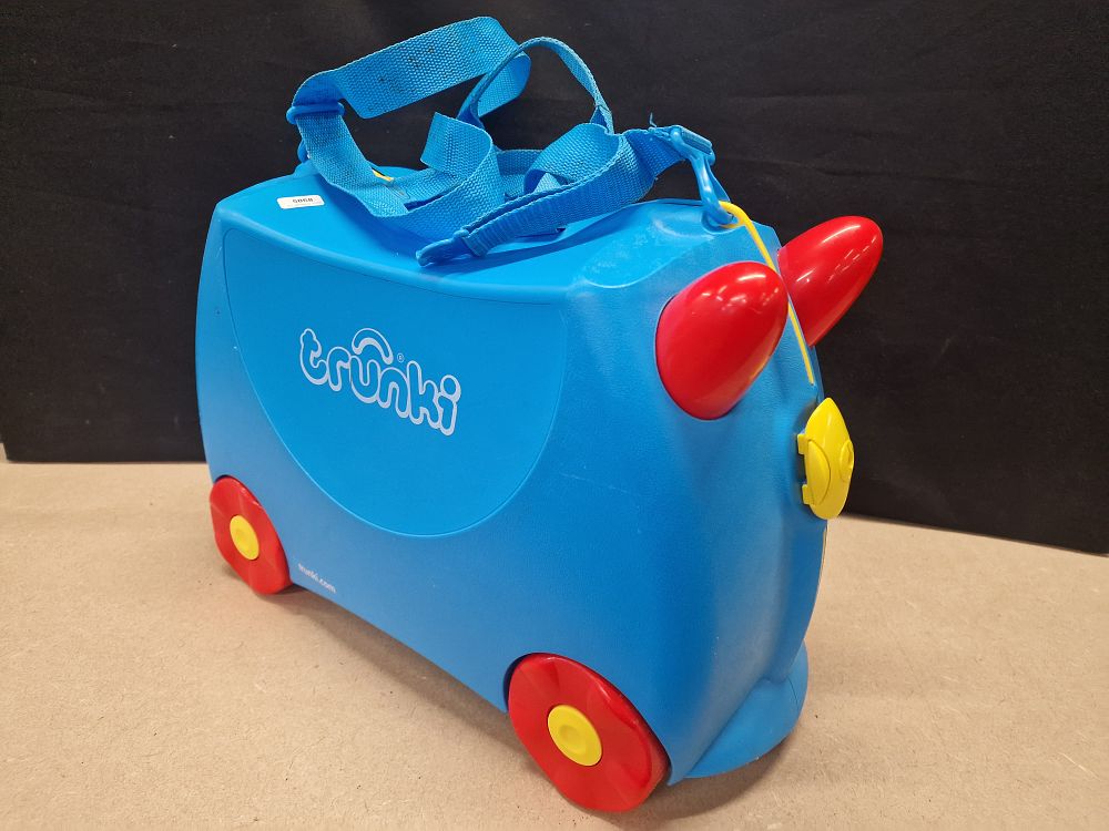 Lot 344: Trunki Children's Ride-On Suitcase