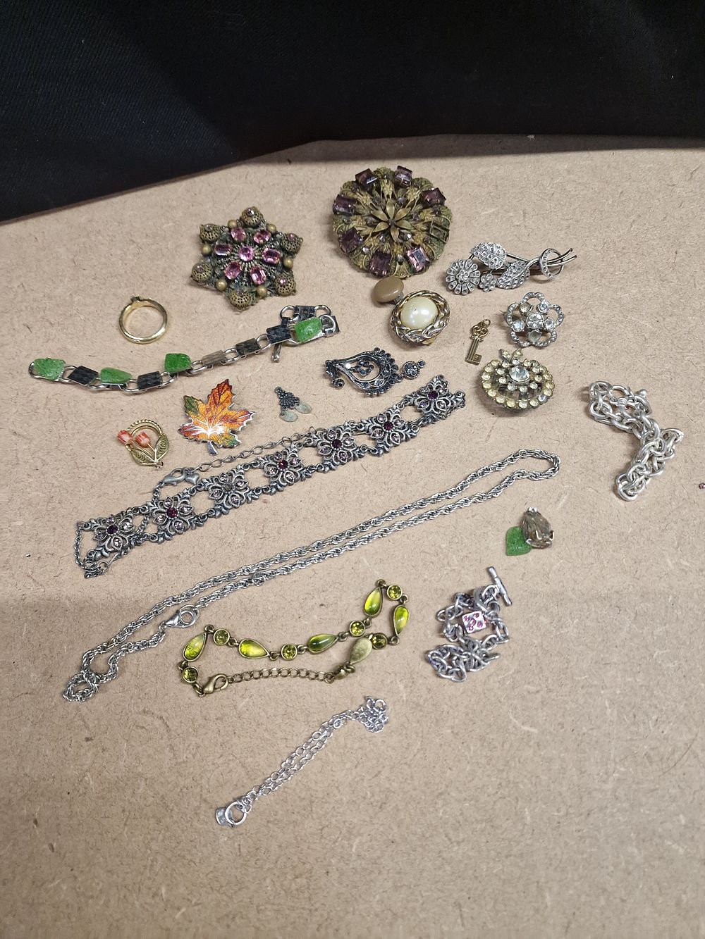 Lot 366: A Collection of Vintage Silver and Gold Tone Costume Jewellery