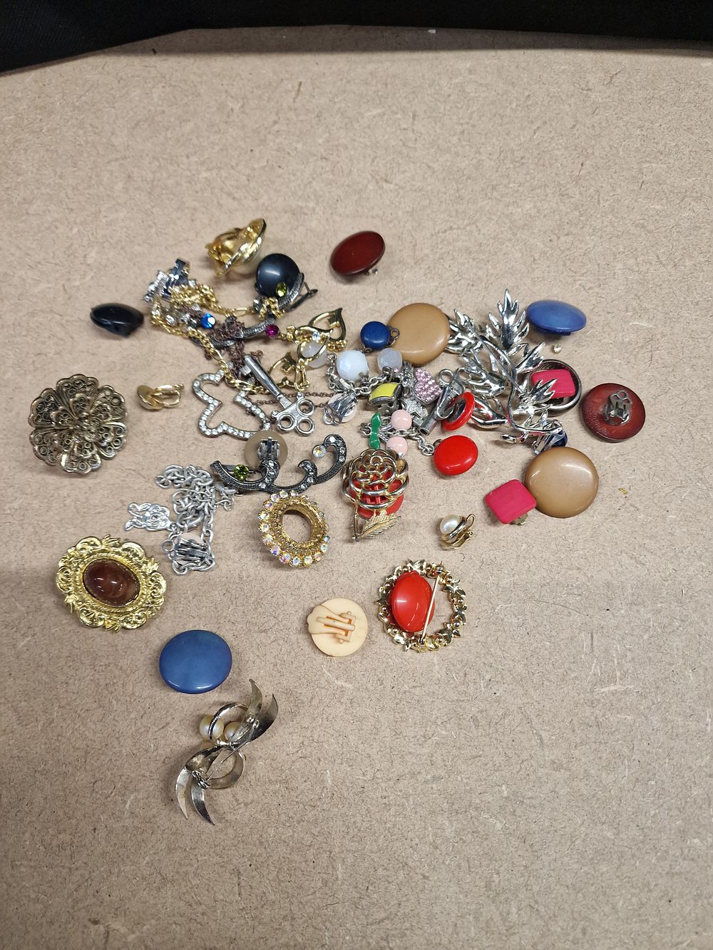 Lot 367: A Collection of Multicoloured Costume Jewellery and Buttons