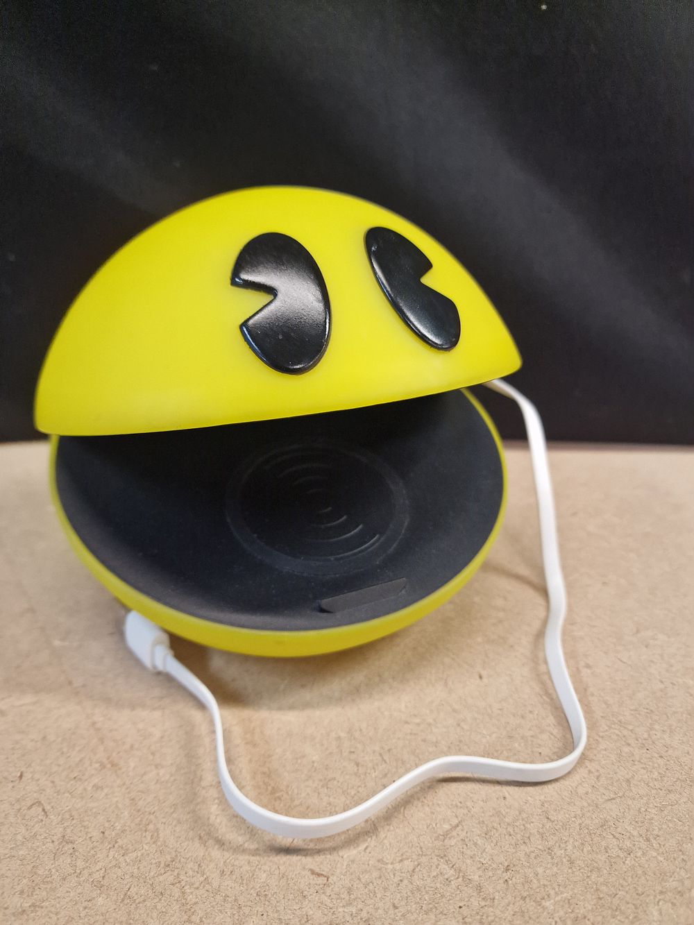 Lot 387: Teknofun Pac-Man Wireless Speaker and Charging Dock