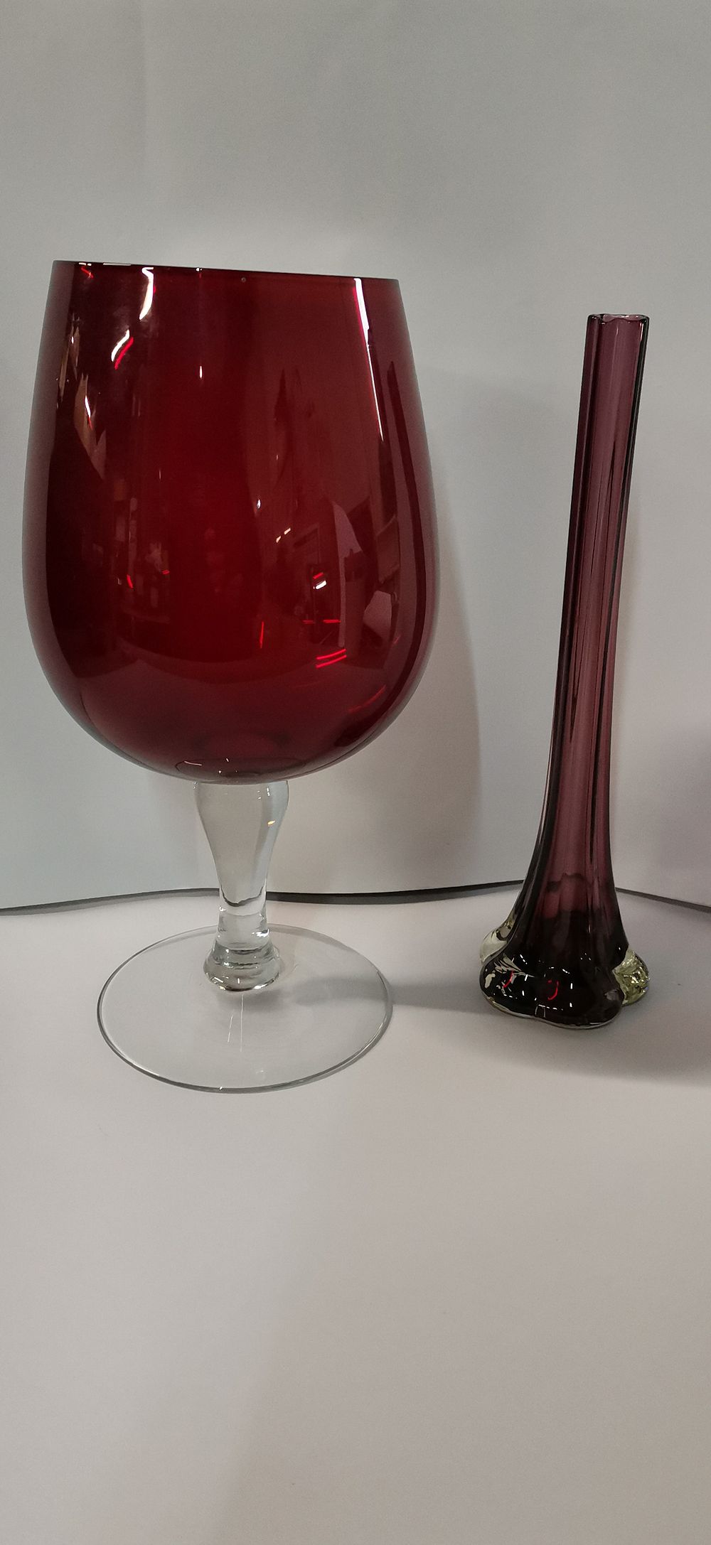 Lot 359: Two pieces of vintage ruby and amethyst glassware
