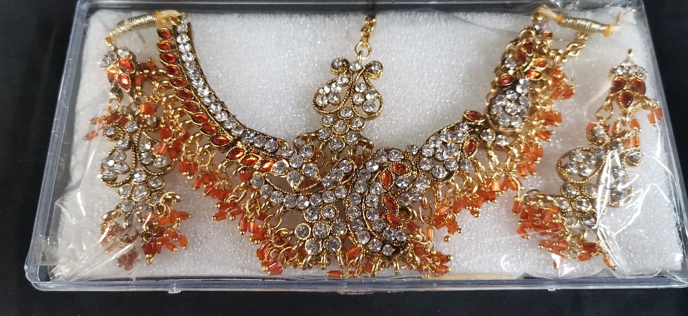Lot 174: Gold Tone Indian Style Costume Jewellery Set