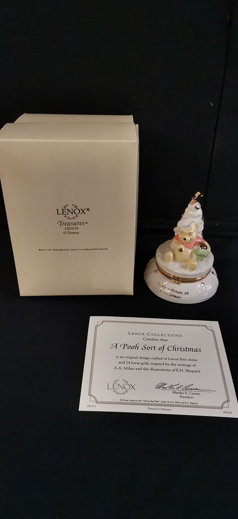 Lot 178: Lenox Treasures A Pooh Sort of Christmas Trinket Box