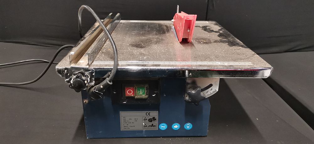 Lot 378: Electric 500W Tile Cutter with Chrome Tabletop. Tested for Power. COLLECTION ONLY