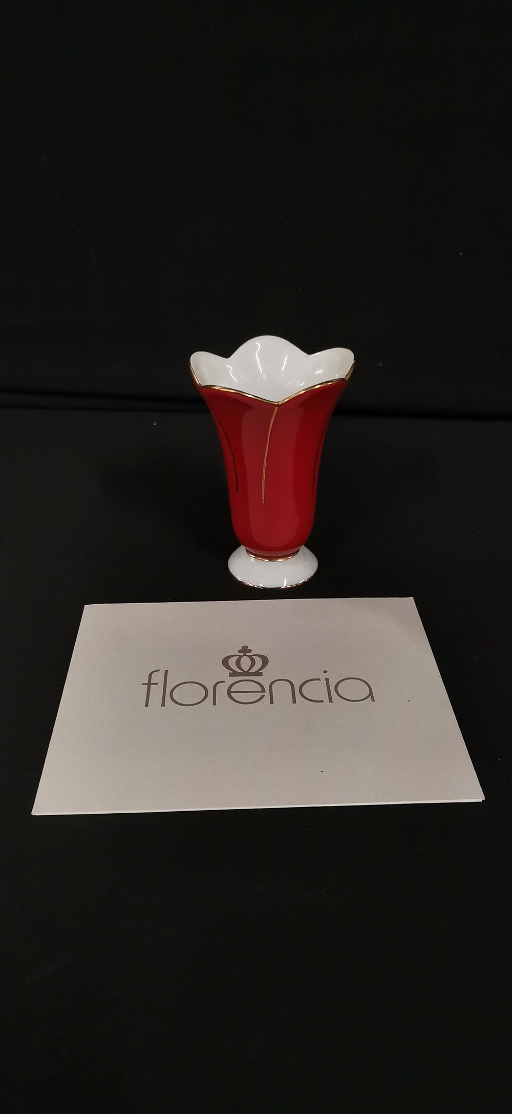 Lot 253: Florencia Chile Miniature Red Porcelain Vase with Franklin Mint Certificate