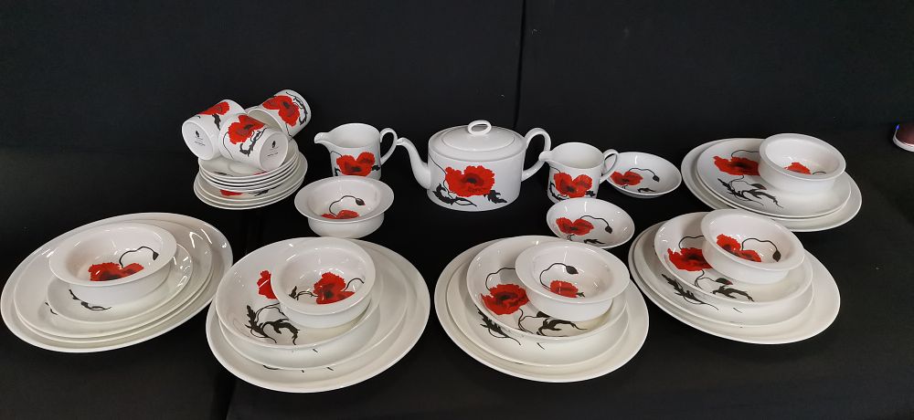 Lot 280: A 36 Piece Wedgwood Susie Cooper Cornpoppy Dinner Service. COLLECTION ONLY