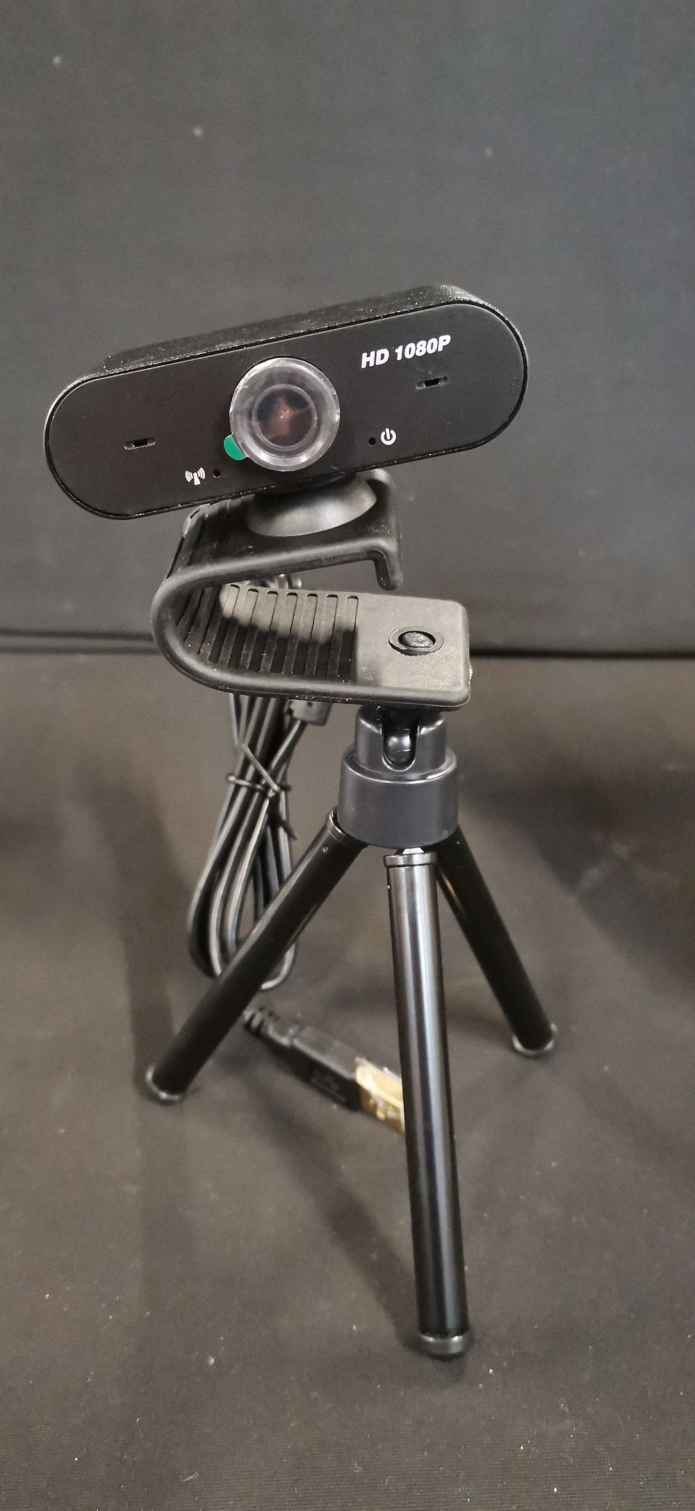 Lot 281: AXUF HD 1080P USB Video Camera with Tripod