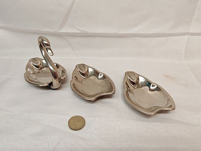 Seba Silver-Plated Nesting Ashtray Set, Mid-Century Modern, Swan-Form Holder. A mid-20th century 