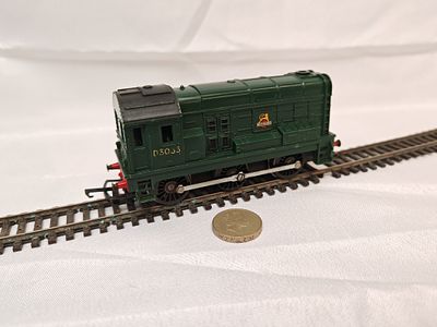Tri-ang Railways R152 OO Gauge Class 08 Diesel Shunter D3035, circa 1960. A vintage Tri-ang 