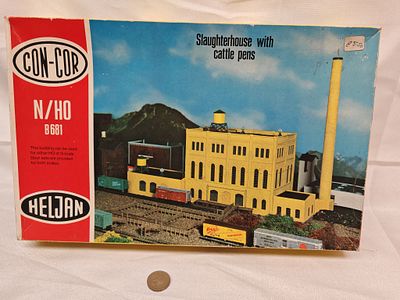 Con-Cor and Heljan Model B 681 Slaughterhouse with Cattle Pens Building Kit, Dual N/HO Scale 