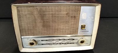 EKCO Model A455 Maroon and Cream Transistor Radio. A maroon and cream EKCO transistor radio 