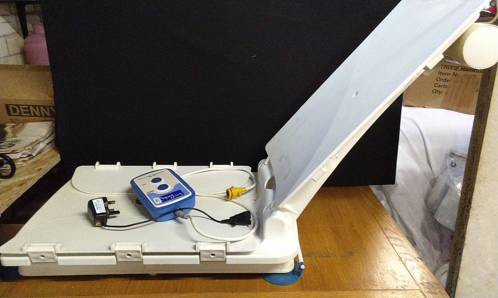 Lot 292: AquaJoy Motorised Bath Lift with Hand Controller. Tested for Power. COLLECTION ONLY