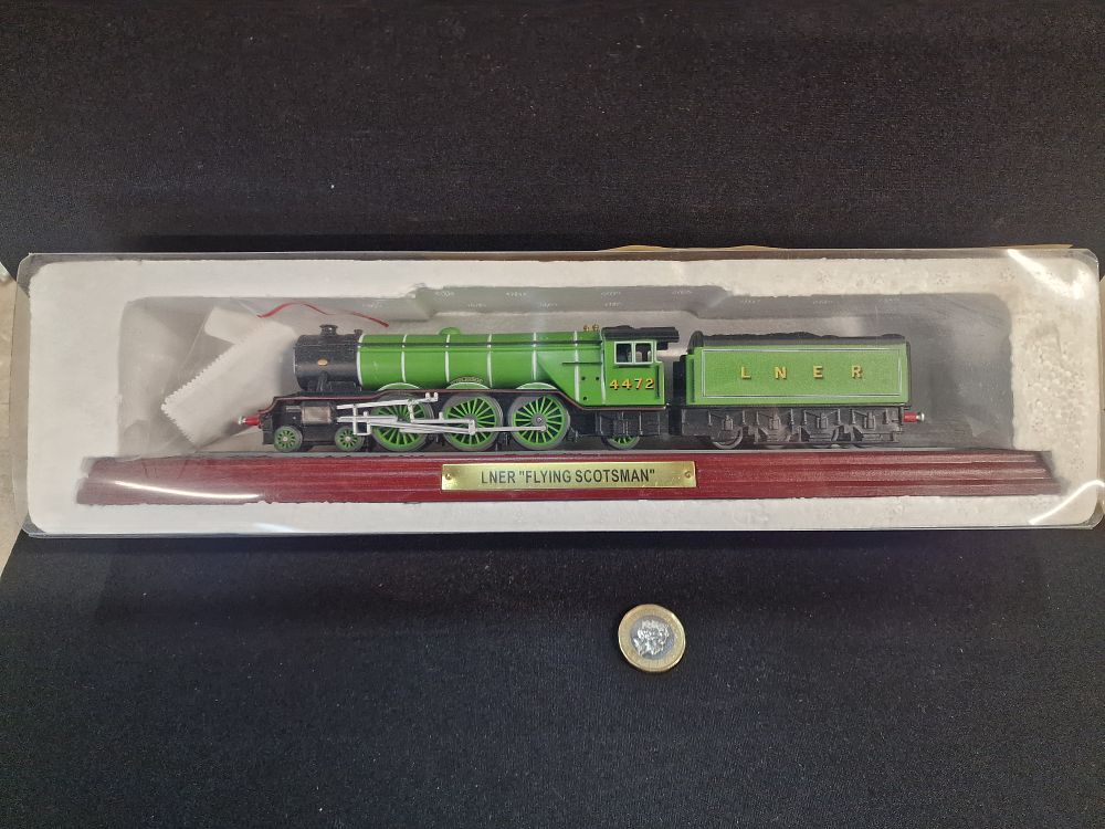 Lot 143: Atlas Model of the LNER Flying Scotsman, Late 20th Century