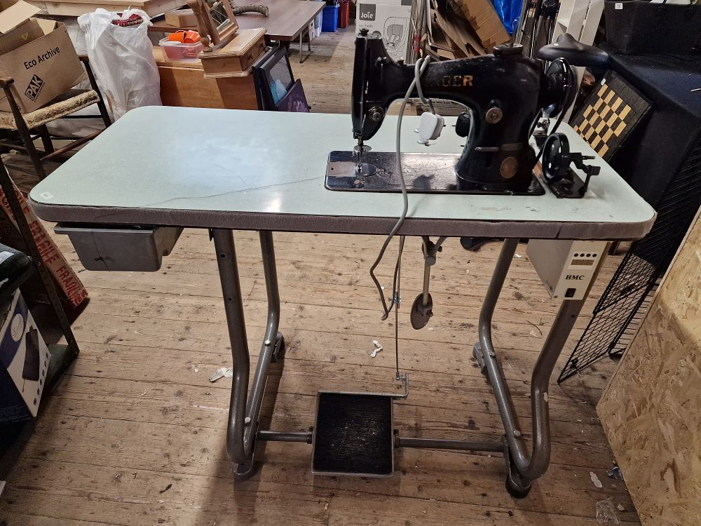 Lot 365: Singer Industrial Sewing Machine in Table