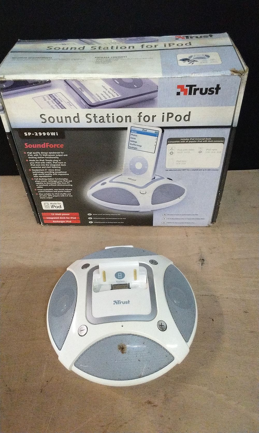 Lot 374: Trust Sound Station For Ipod. A/F