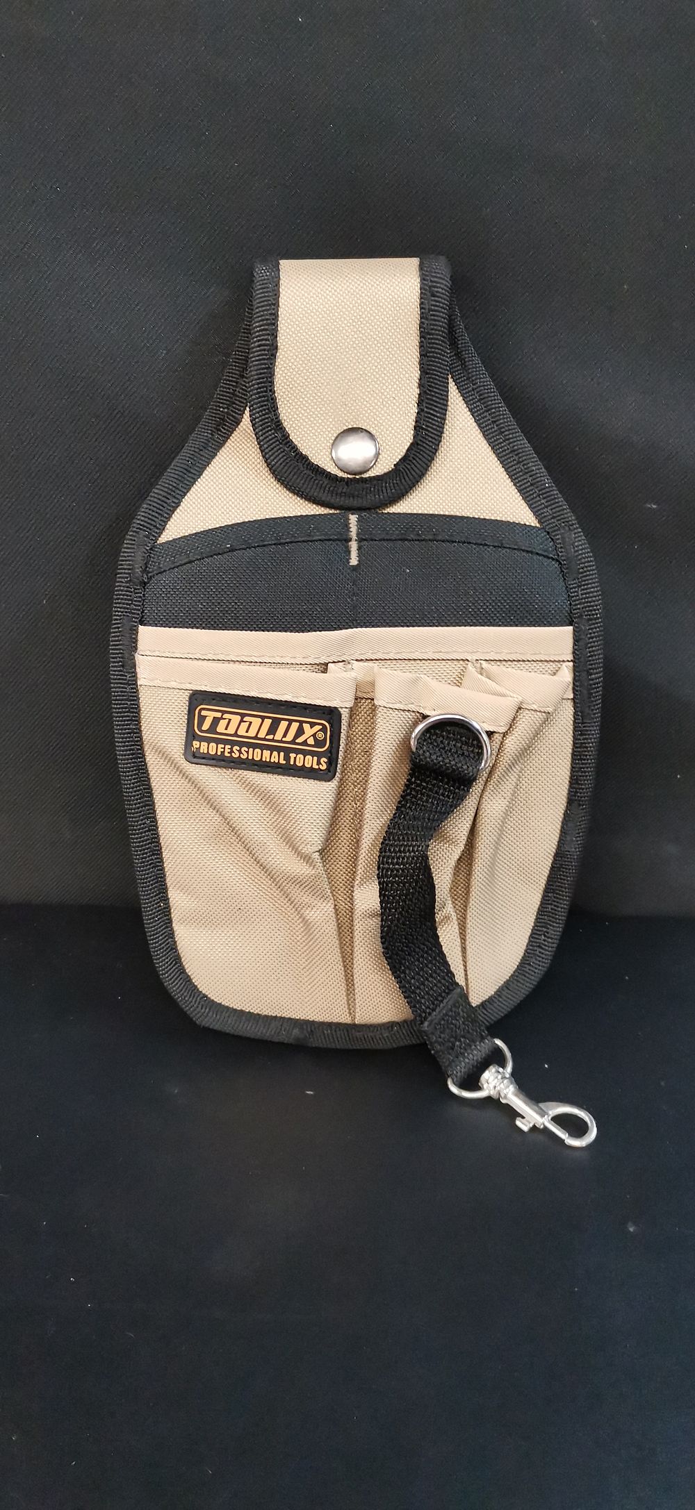 Lot 407: TOOLUX PROFESSIONAL TOOLS Belt Mounted Tool Pouch