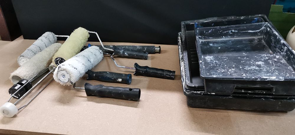 Lot 415: A Collection of Paint Rollers and Plastic Paint Trays