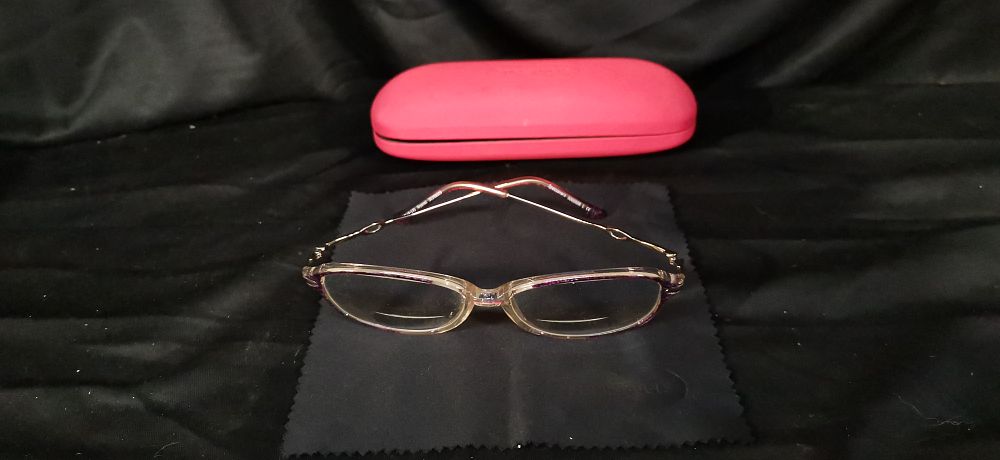 Lot 279: Specsavers Wynnet Clear and Purple Glitter Eyeglasses with Case
