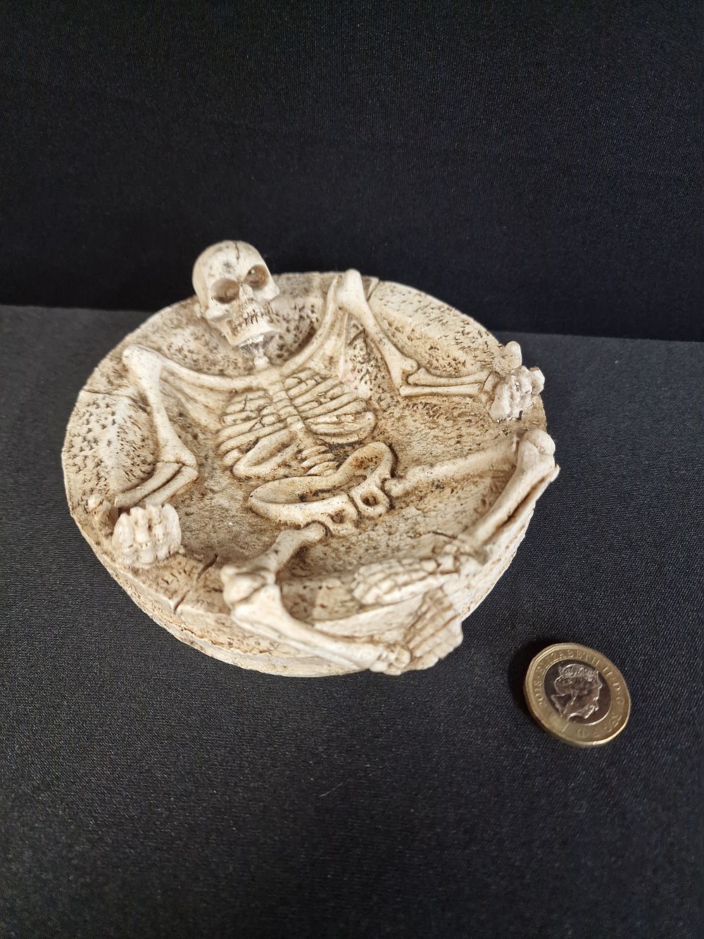 Lot 372: Skeleton Relief Circular Decorative Resin Ashtray