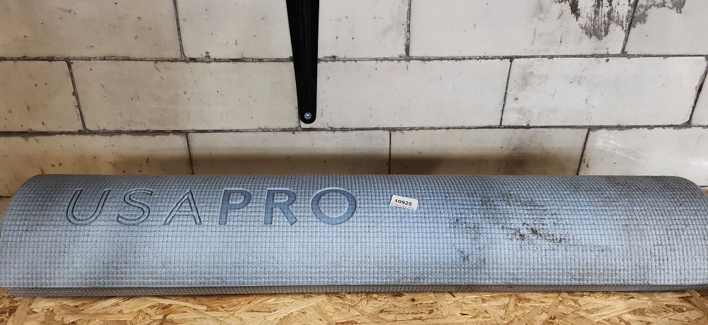 Lot 384: USA Pro Light Blue Textured Yoga Mat
