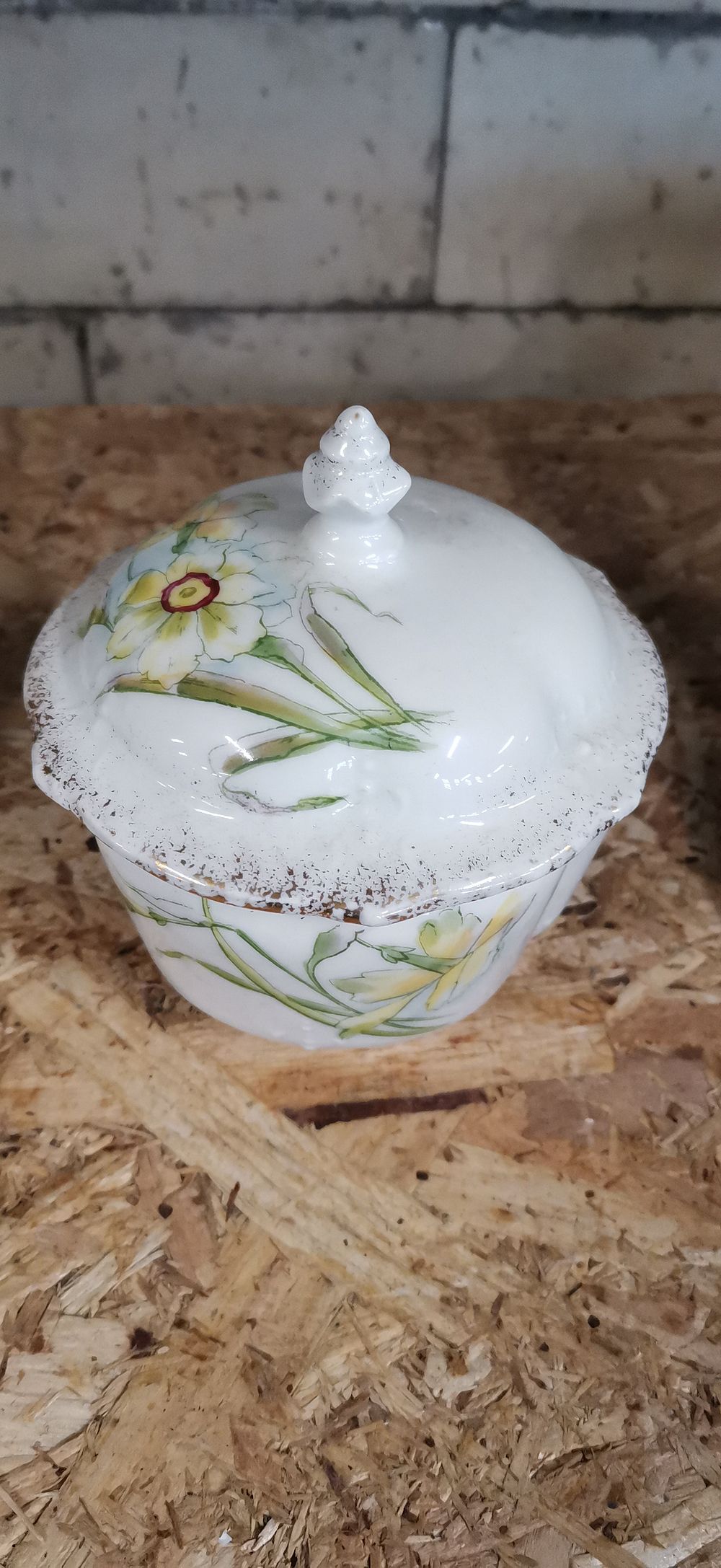 Lot 385: White Ceramic Lidded Bowl with Floral Design
