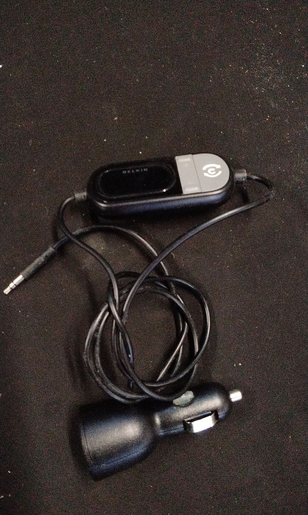 Lot 393: Belkin TuneCast Auto Universal F8Z439 FM Transmitter